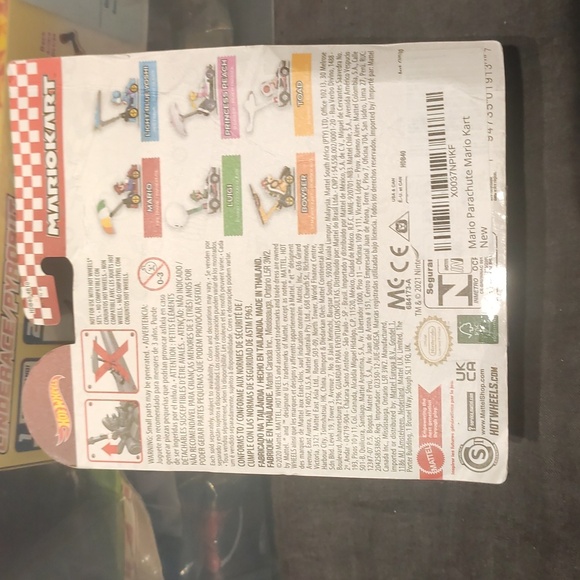 Hot Wheels Mario Kart Parachute Vehicle - Picture 2 of 2